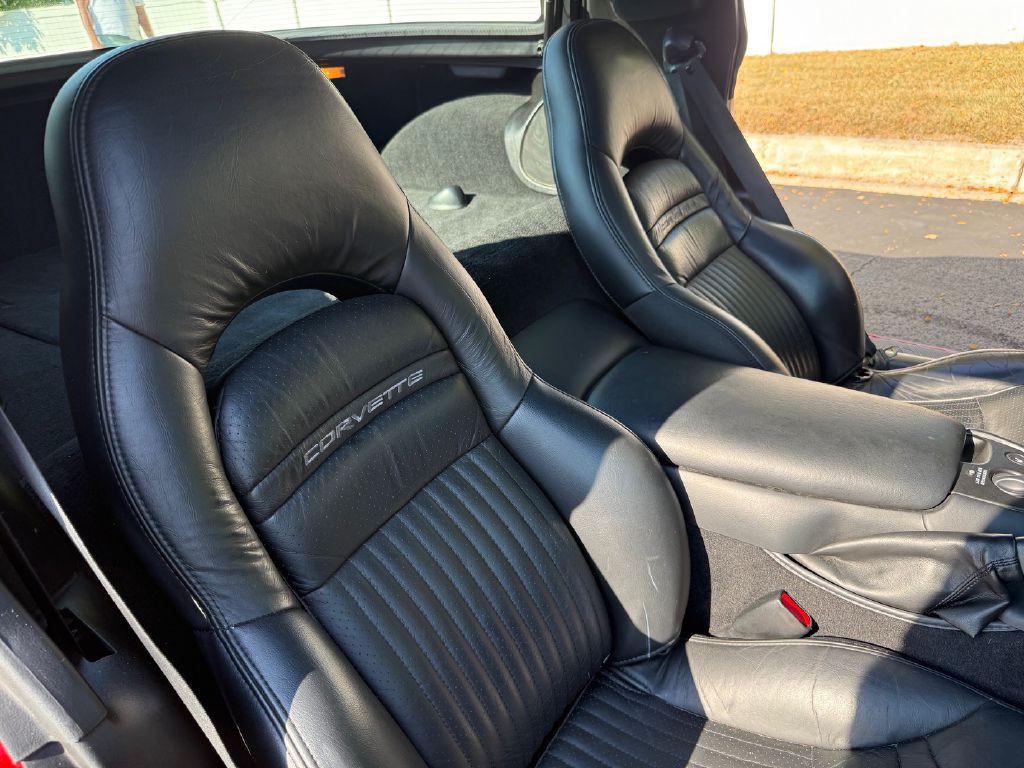 2004 Chevrolet Corvette Image 19