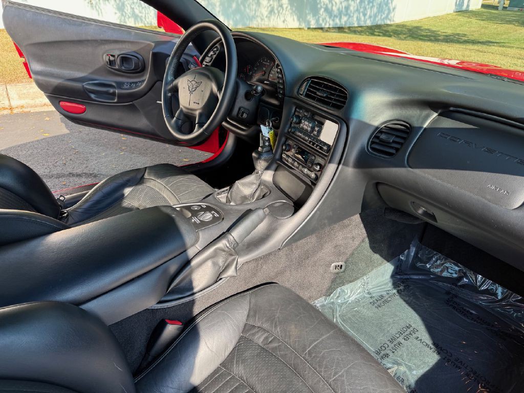 2004 Chevrolet Corvette Image 21