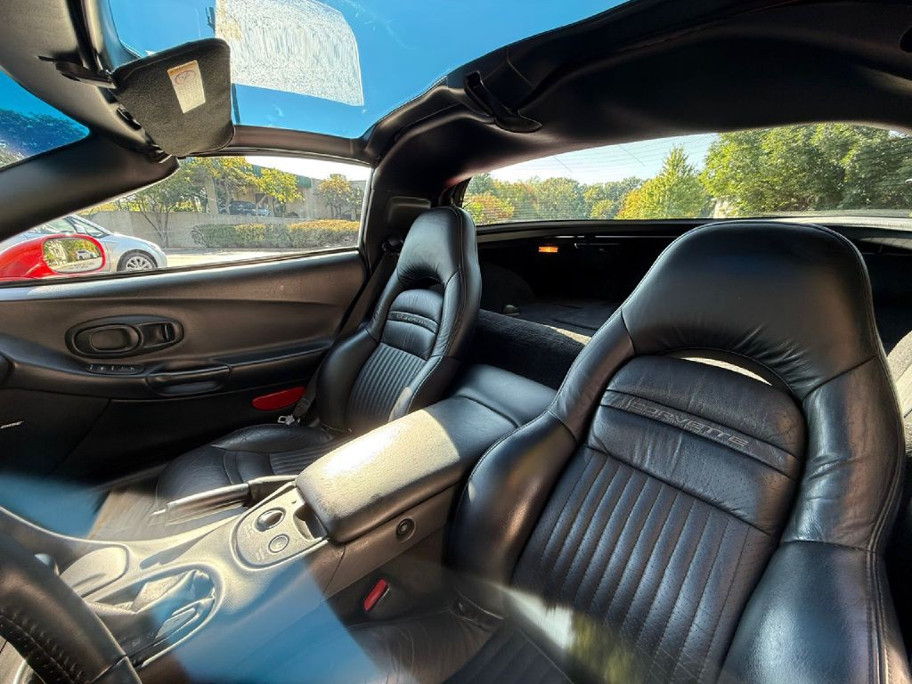 2004 Chevrolet Corvette Image 22