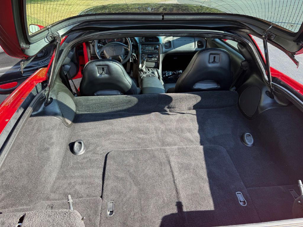 2004 Chevrolet Corvette Image 24