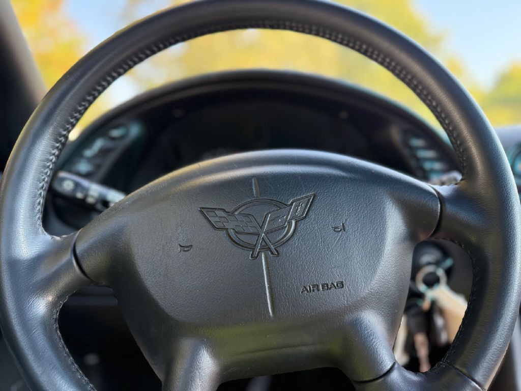 2004 Chevrolet Corvette Image 25