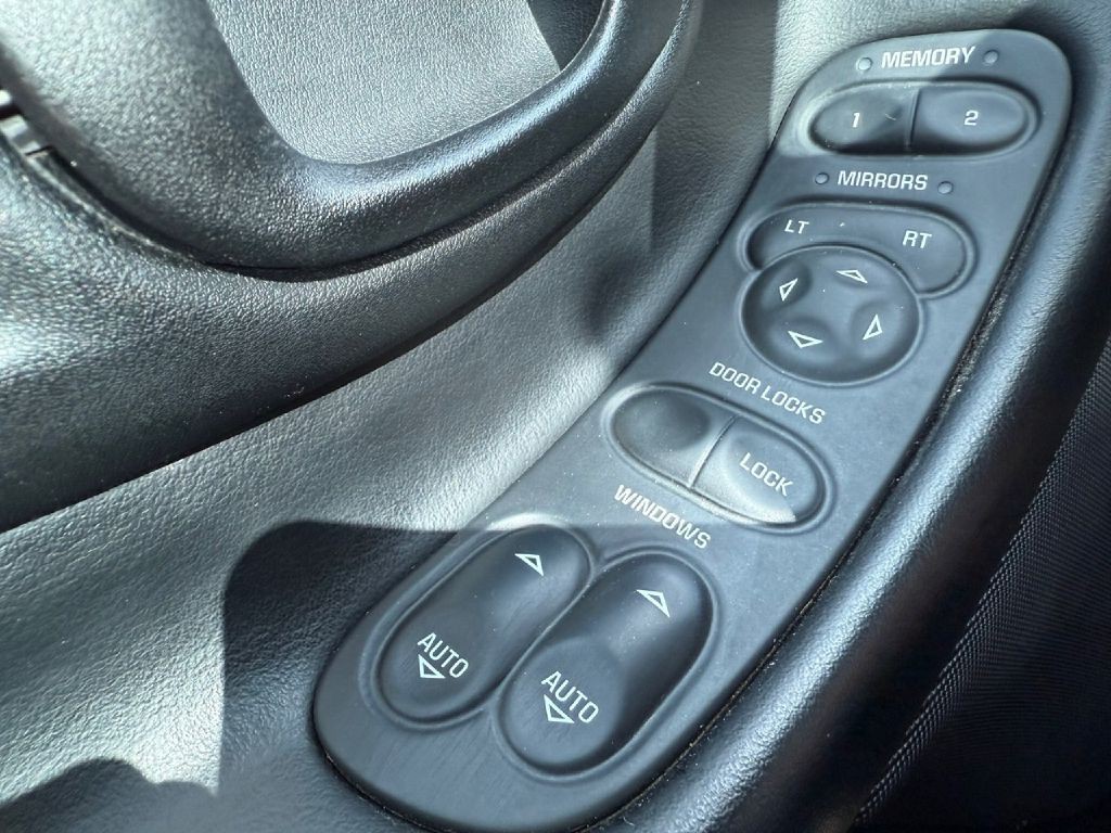 2004 Chevrolet Corvette Image 26