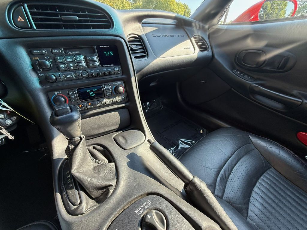 2004 Chevrolet Corvette Image 28