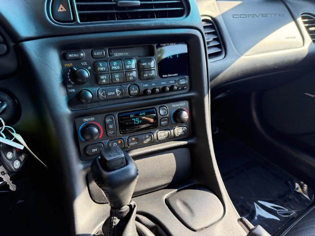 2004 Chevrolet Corvette Image 29