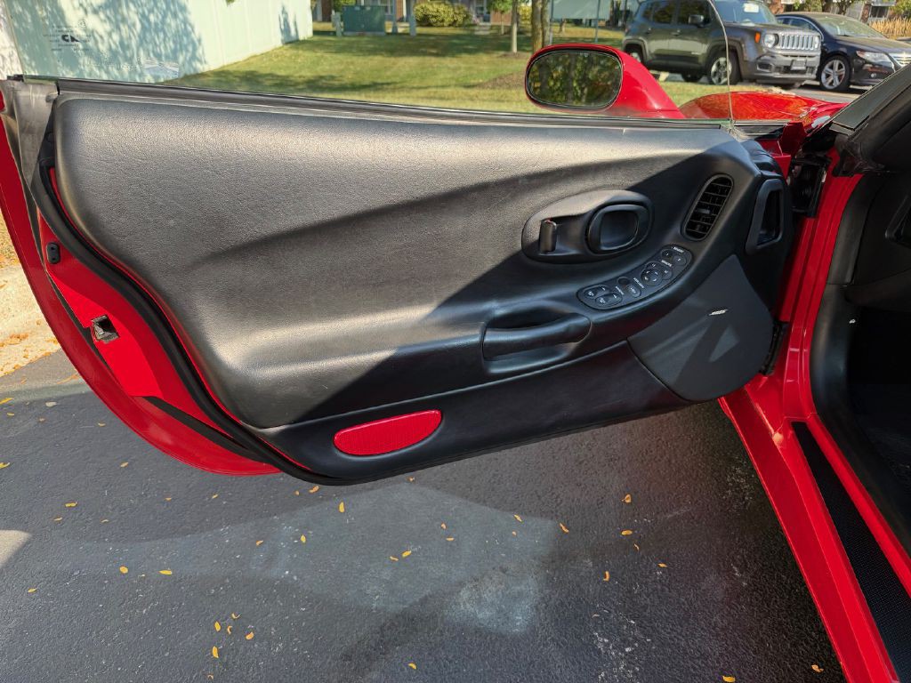 2004 Chevrolet Corvette Image 30