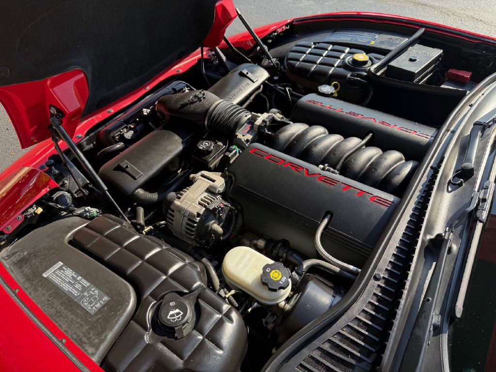 2004 Chevrolet Corvette Image 32