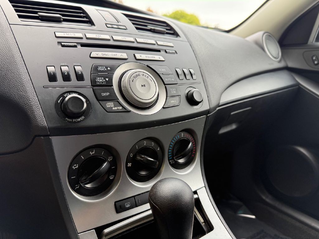 2011 Mazda Mazda3 Image 28