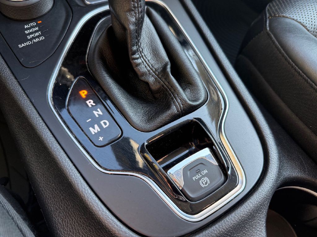 2019 Jeep Cherokee Image 16