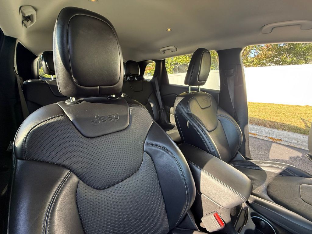 2019 Jeep Cherokee Image 24