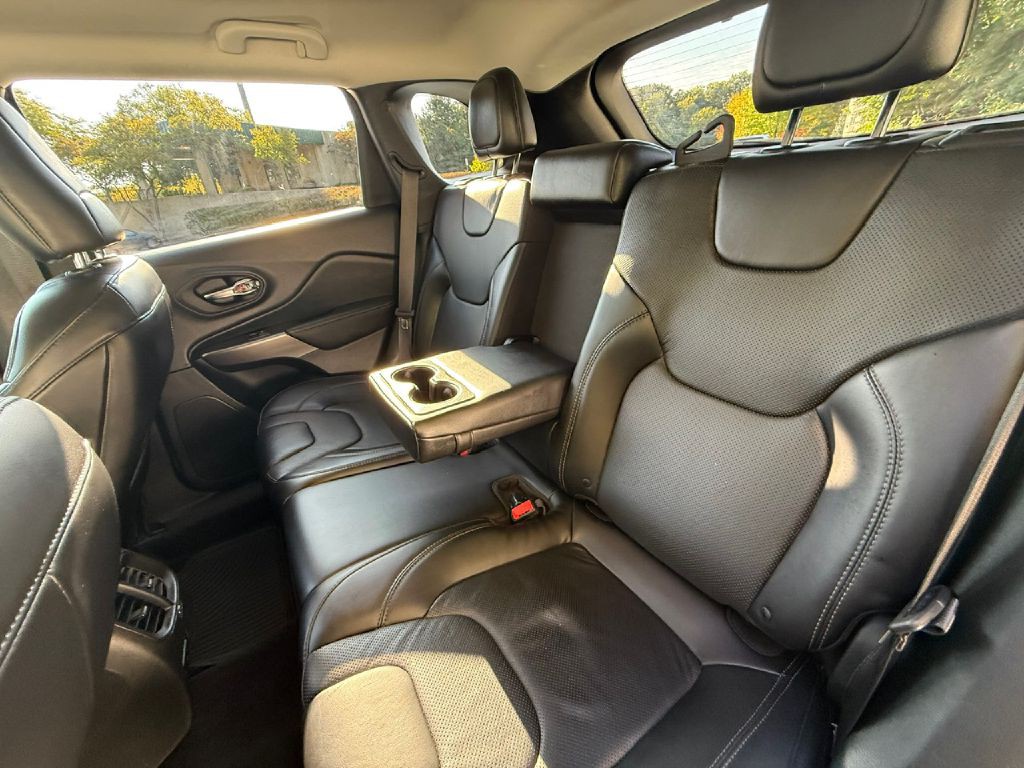 2019 Jeep Cherokee Image 28