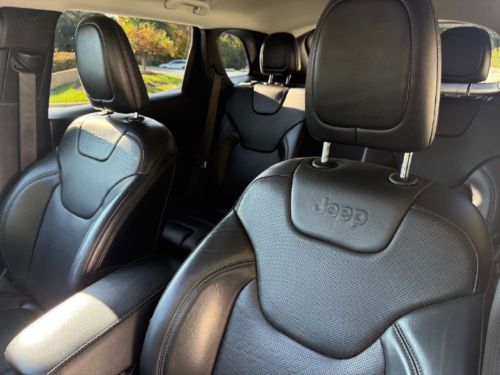 2019 Jeep Cherokee Image 28