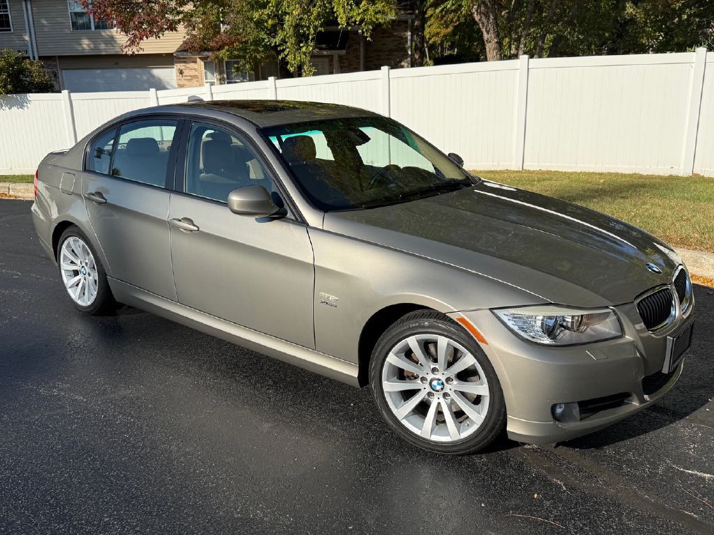 2011 BMW 3 Series Image 1
