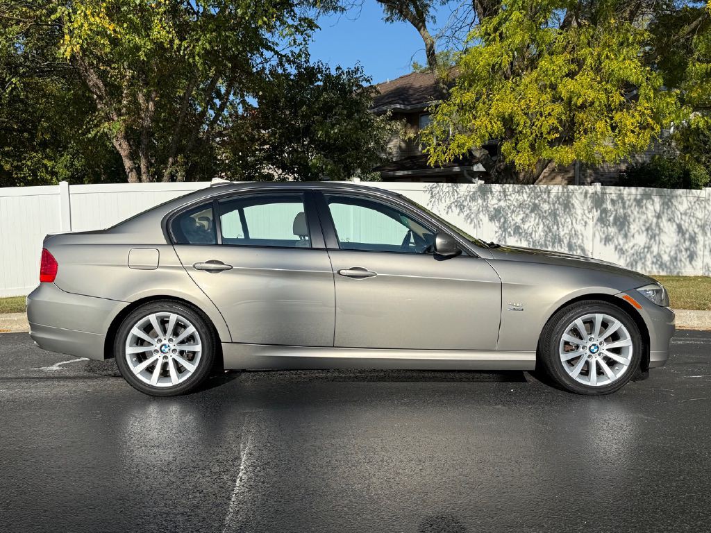 2011 BMW 3 Series Image 4
