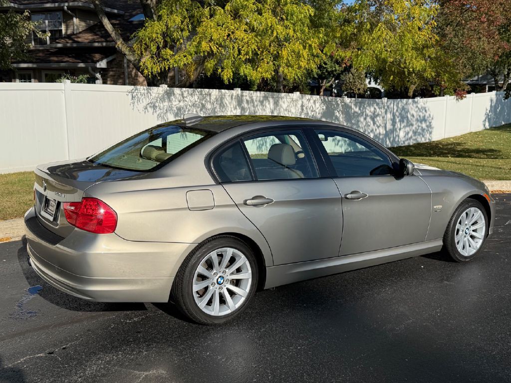 2011 BMW 3 Series Image 5