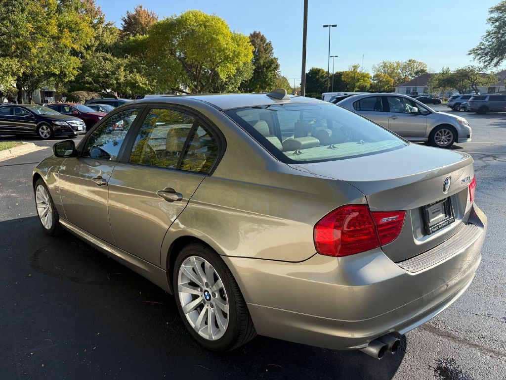 2011 BMW 3 Series Image 7