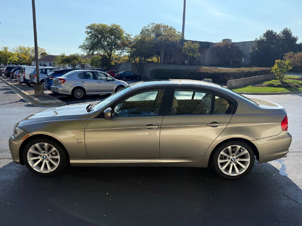 2011 BMW 3 Series Image 8