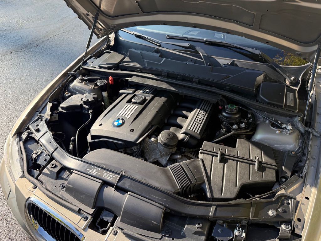 2011 BMW 3 Series Image 13