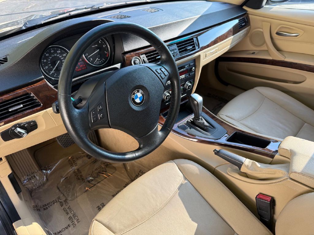 2011 BMW 3 Series Image 14