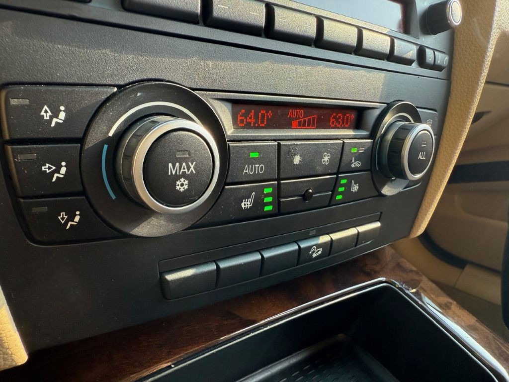 2011 BMW 3 Series Image 19