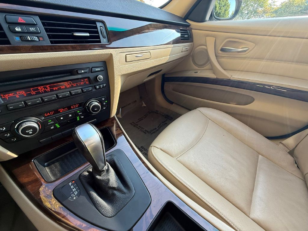 2011 BMW 3 Series Image 20