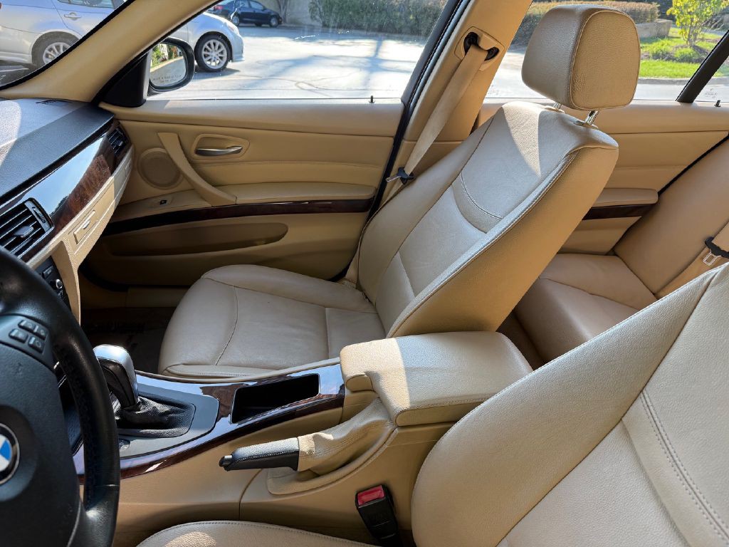 2011 BMW 3 Series Image 21