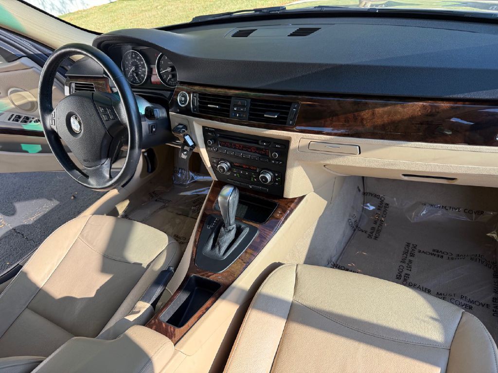 2011 BMW 3 Series Image 23