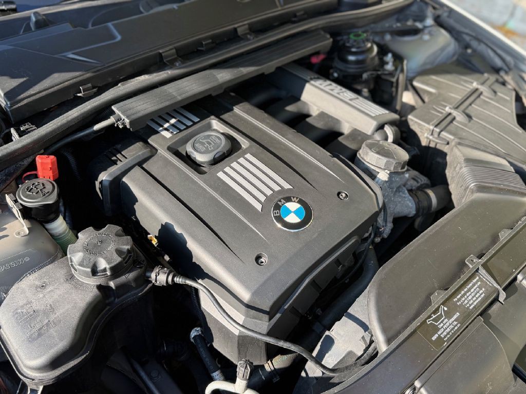 2011 BMW 3 Series Image 26