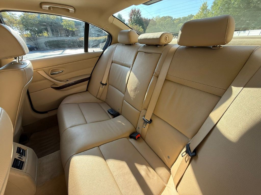 2011 BMW 3 Series Image 29