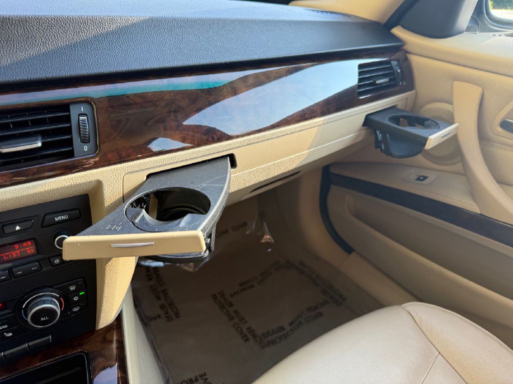 2011 BMW 3 Series Image 31