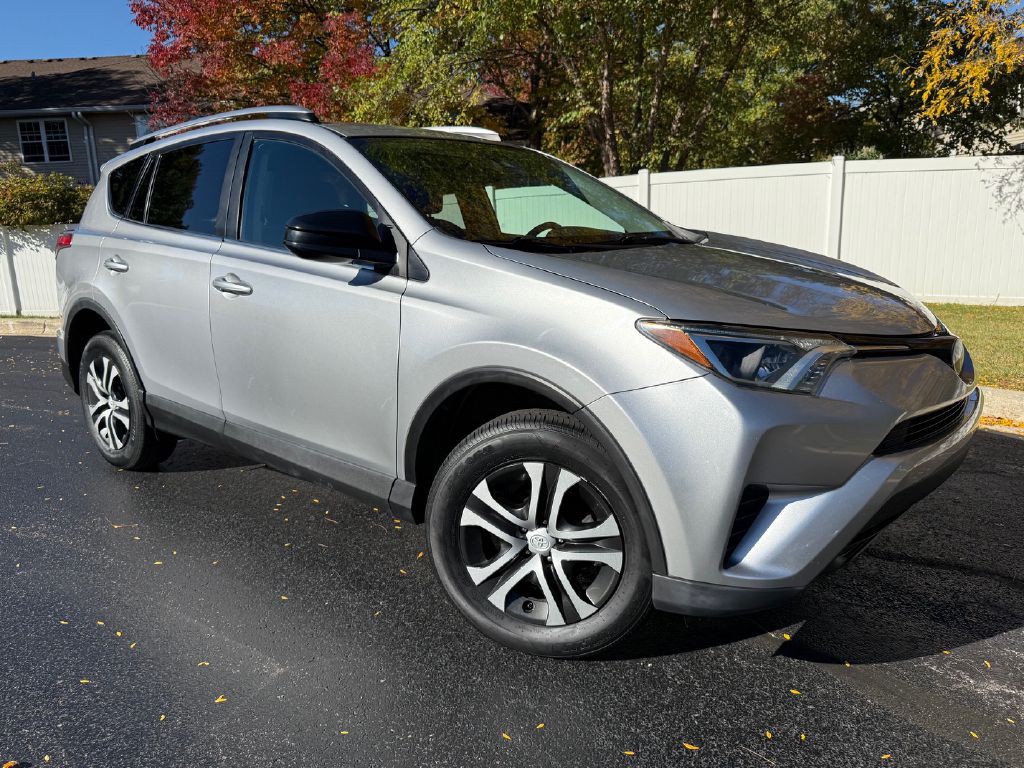 2017 Toyota Rav4 Image 2