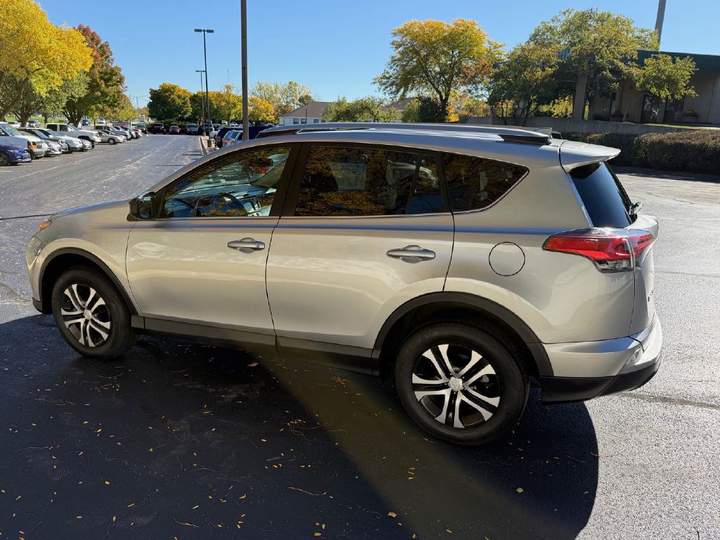 2017 Toyota Rav4 Image 8