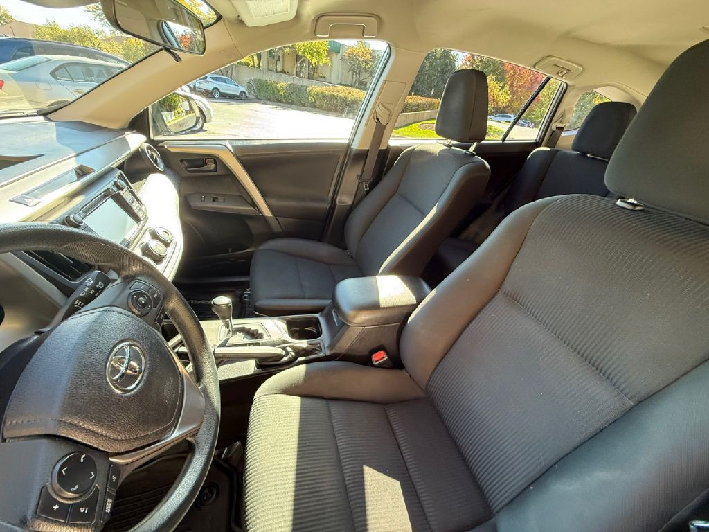 2017 Toyota Rav4 Image 18