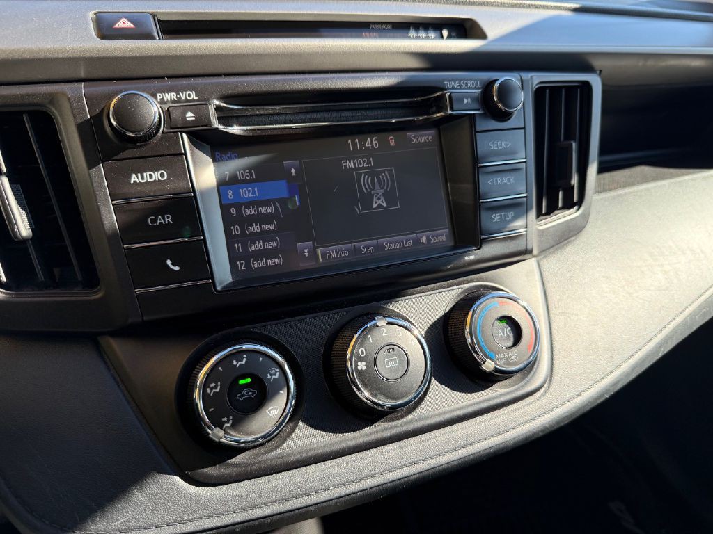 2017 Toyota Rav4 Image 21