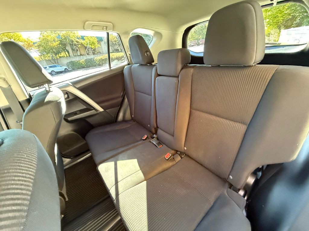 2017 Toyota Rav4 Image 28