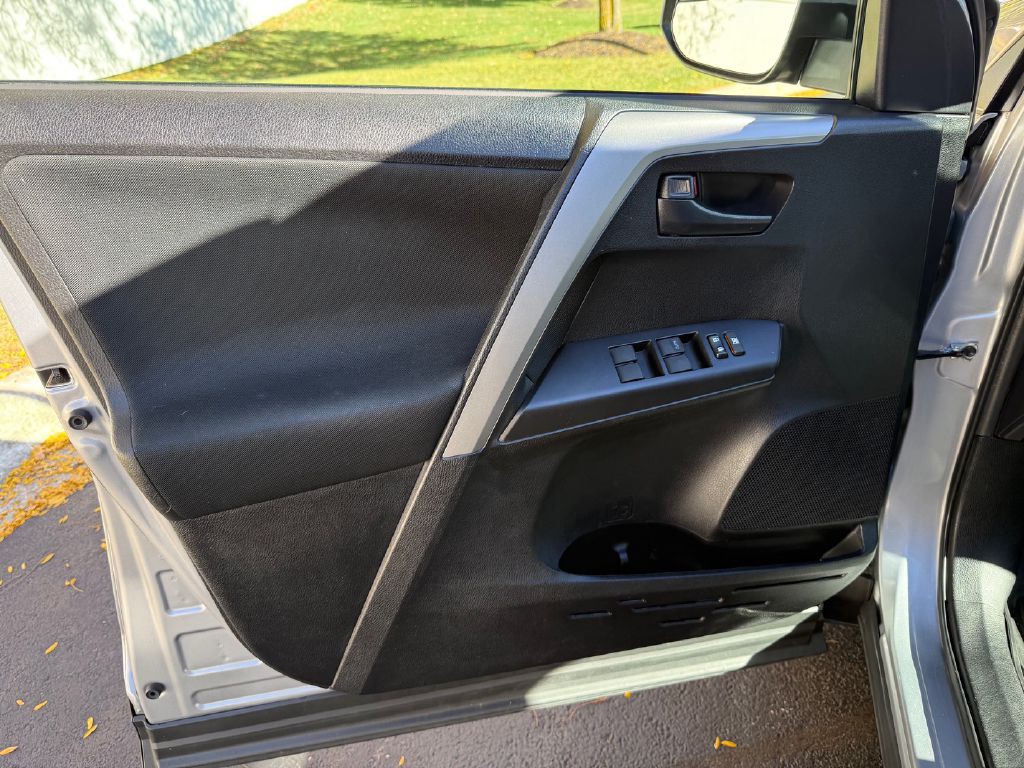 2017 Toyota Rav4 Image 34