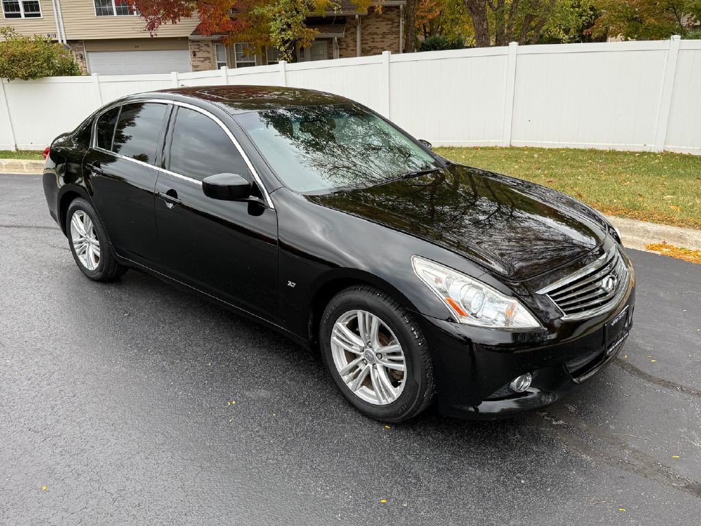 2015 INFINITI Q40 Image 2