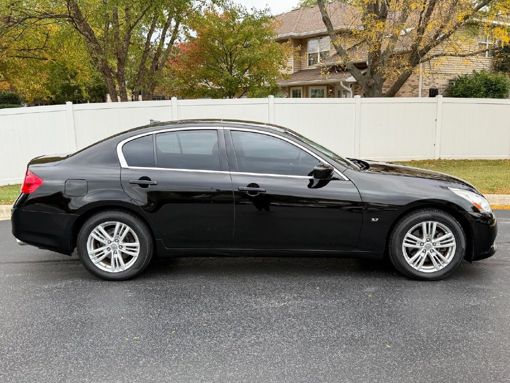 2015 INFINITI Q40 Image 4