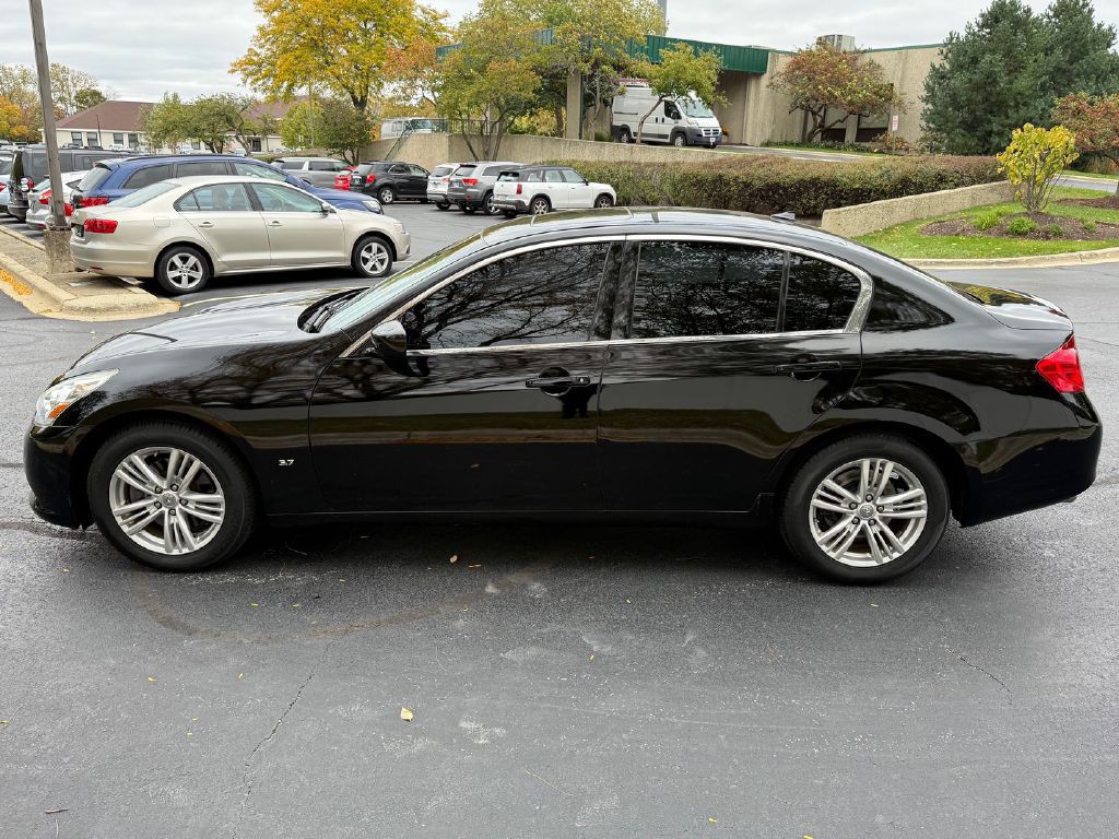 2015 INFINITI Q40 Image 9