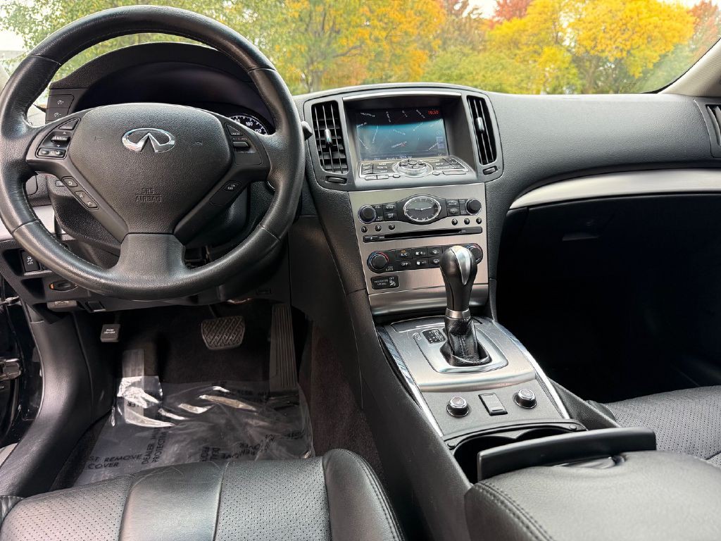 2015 INFINITI Q40 Image 16