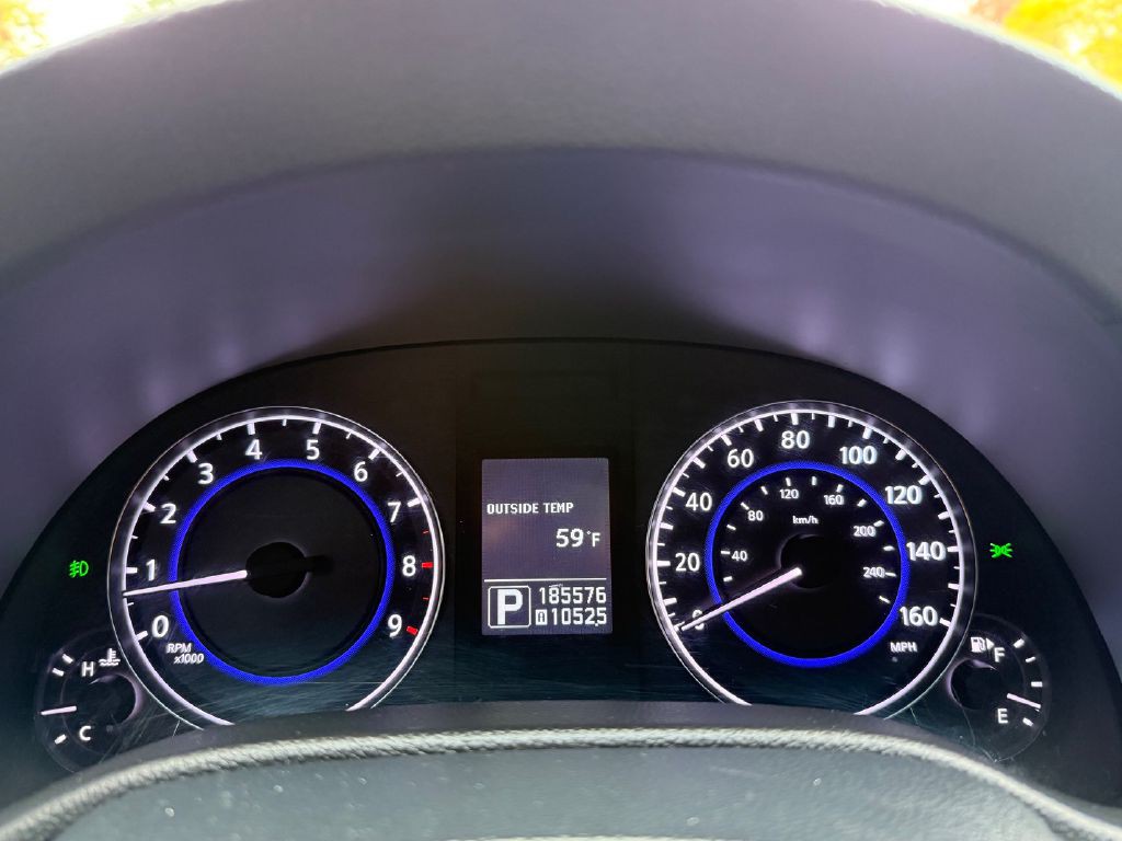 2015 INFINITI Q40 Image 17