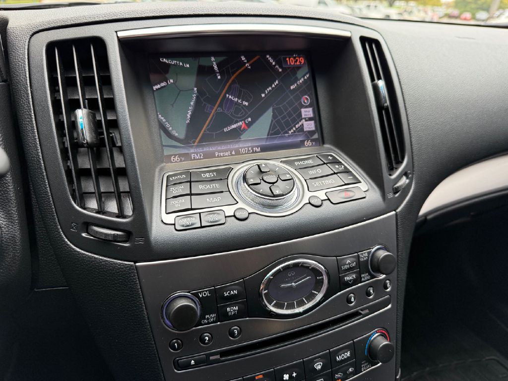 2015 INFINITI Q40 Image 18