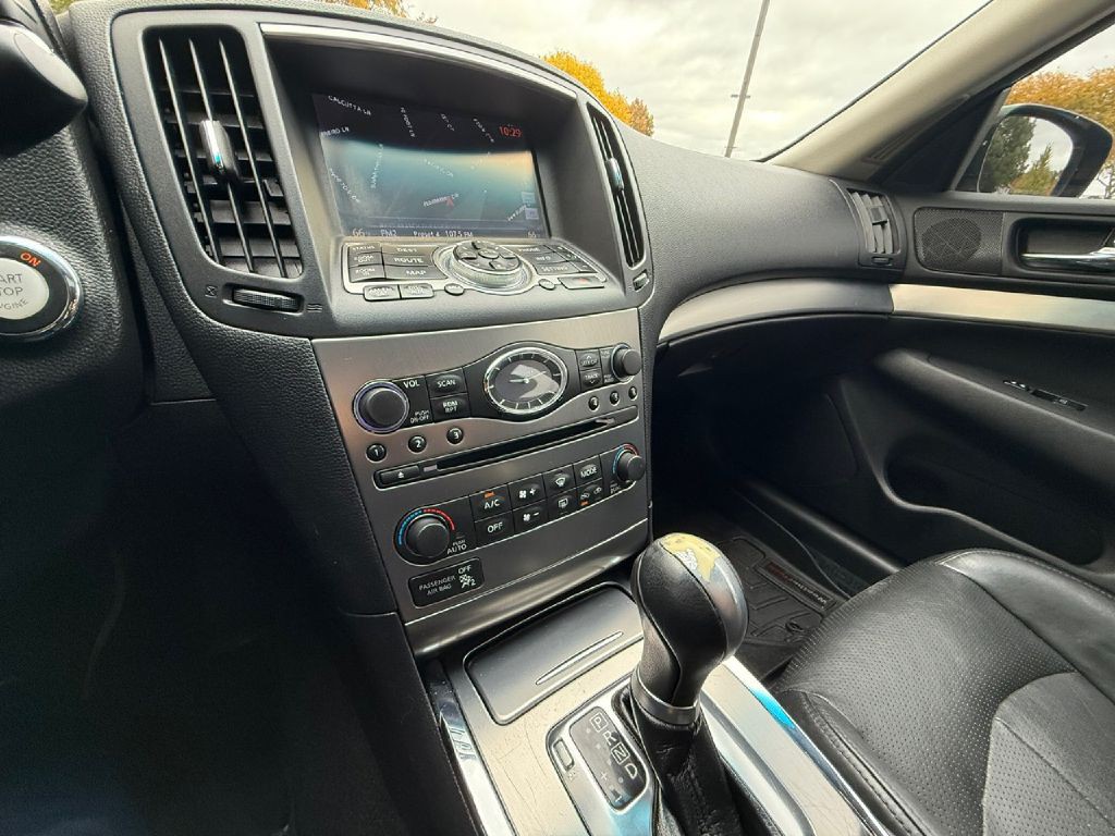 2015 INFINITI Q40 Image 19