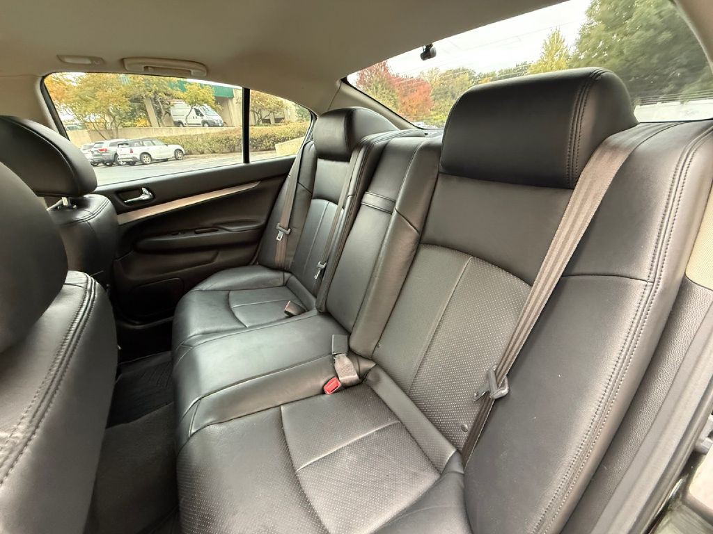 2015 INFINITI Q40 Image 22