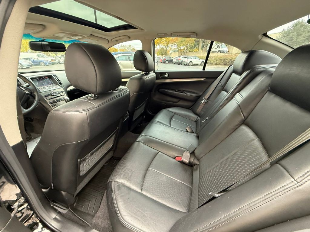2015 INFINITI Q40 Image 24
