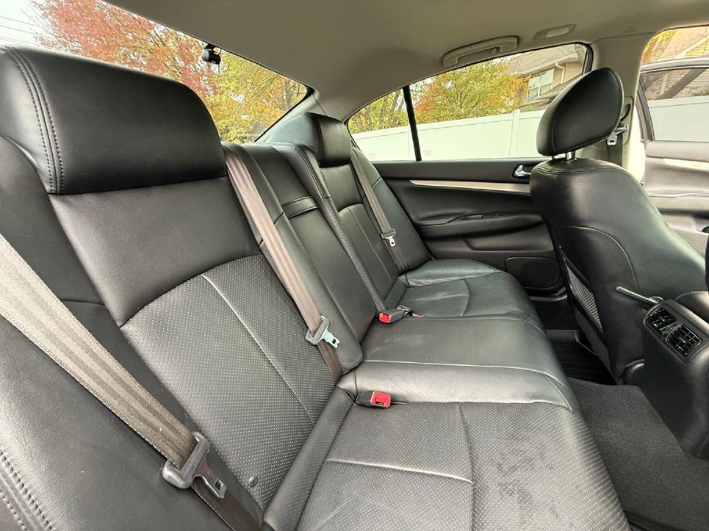 2015 INFINITI Q40 Image 25