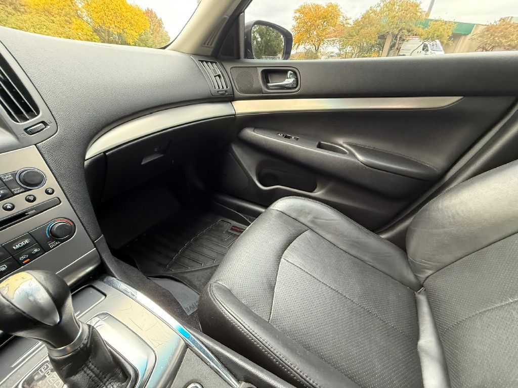 2015 INFINITI Q40 Image 29