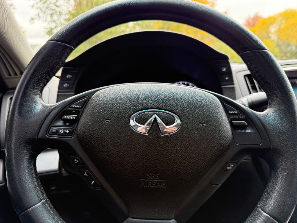 2015 INFINITI Q40 Image 30