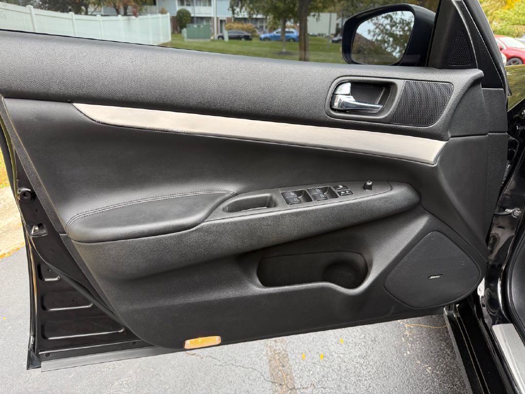 2015 INFINITI Q40 Image 31