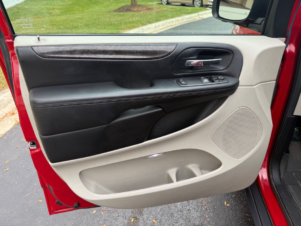 2016 Dodge Grand Caravan Image 28