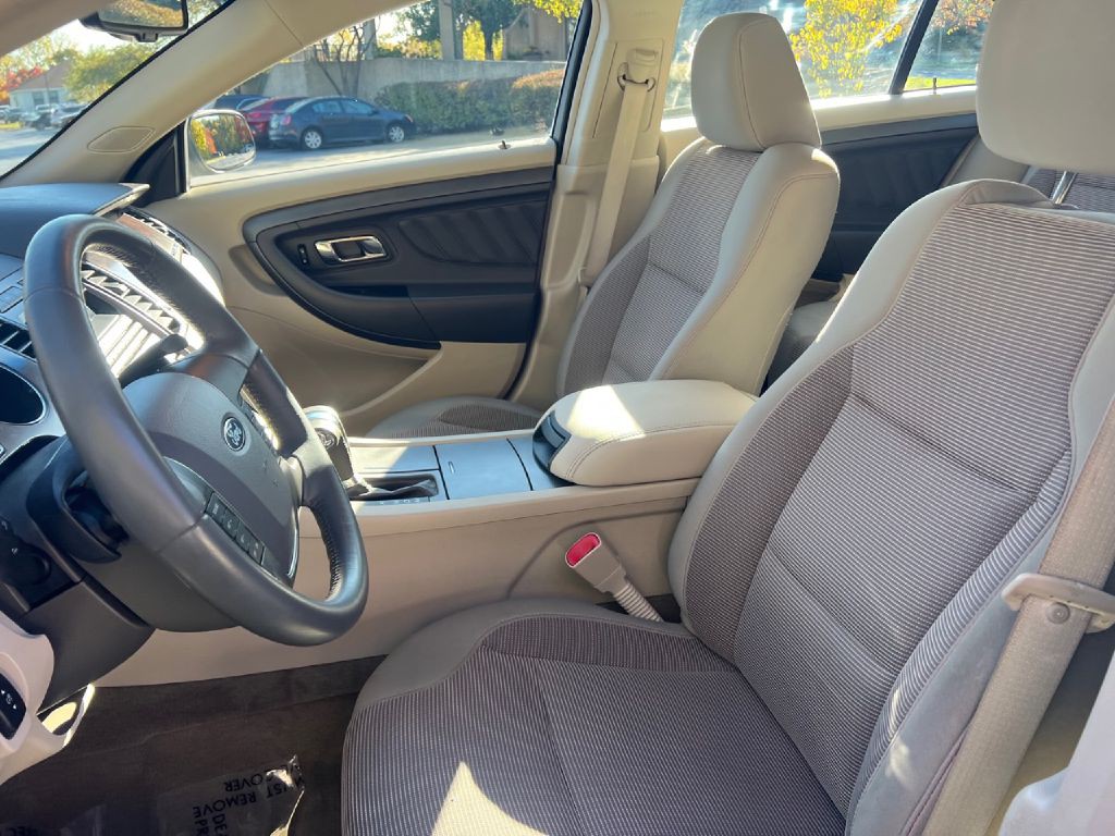 2011 Ford Taurus Image 14